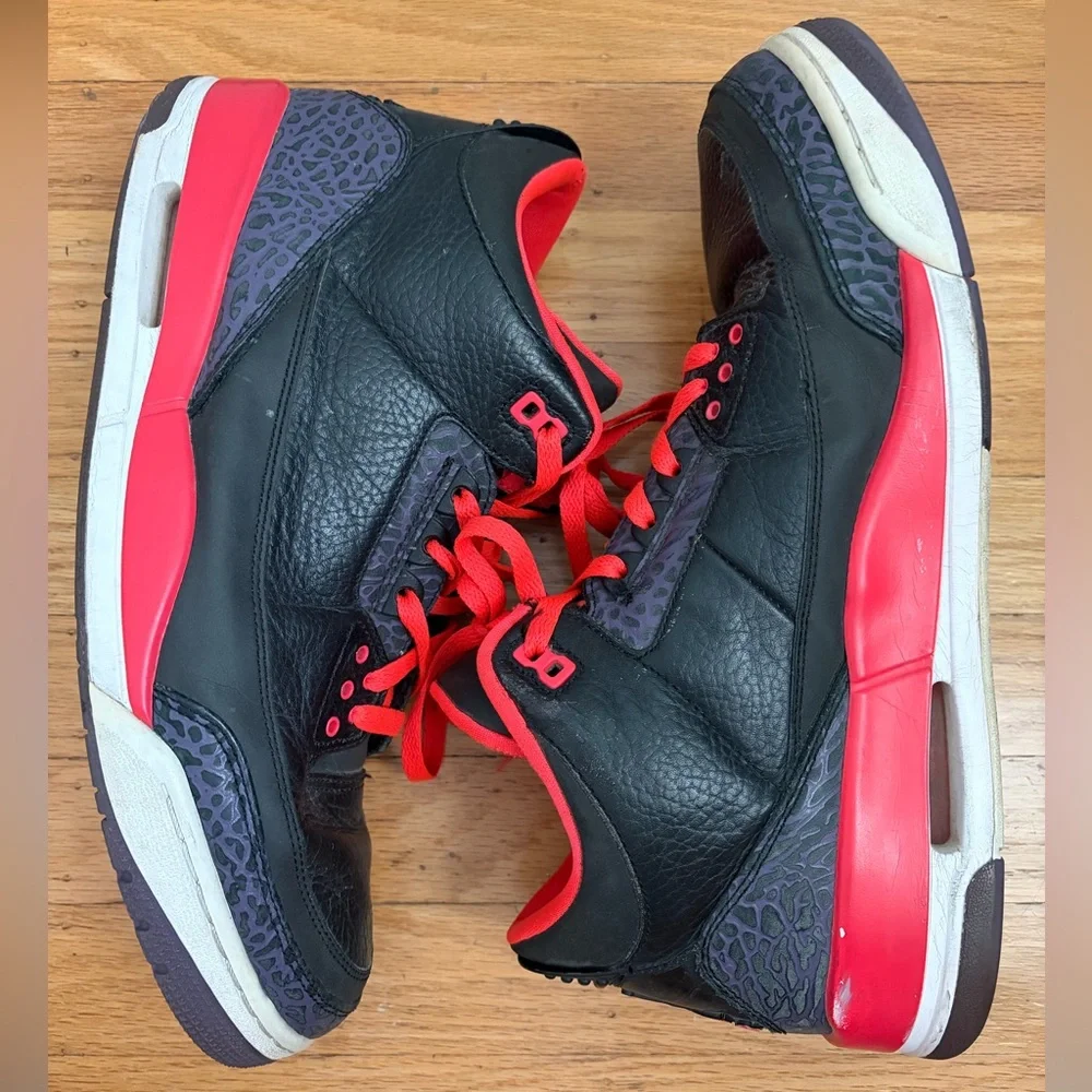 Nike Men’s Air Jordan 3 Retro Crimson sneakers